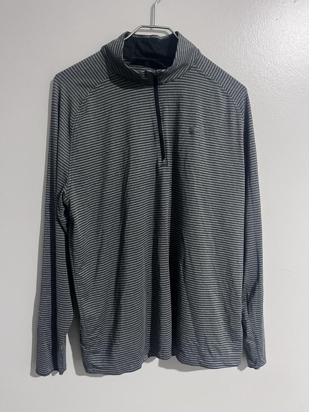 Under Armour Pullover Mens L Gray Mock Neck 1/4 Zip Moisture Wicking Striped